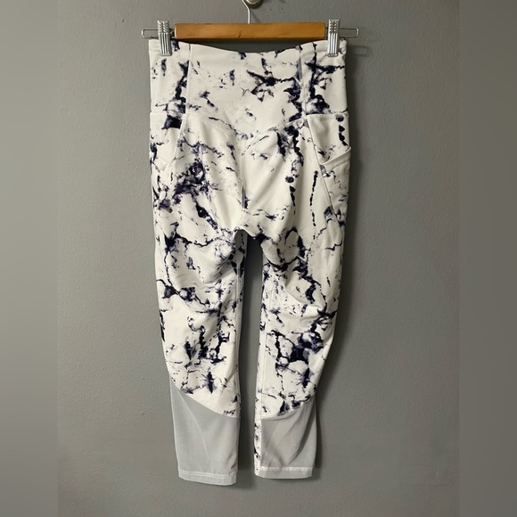 Old Navy Active Powersoft Print Crop Leggings in Small. GapFit Strappy Top in XS - Picture 7 of 16